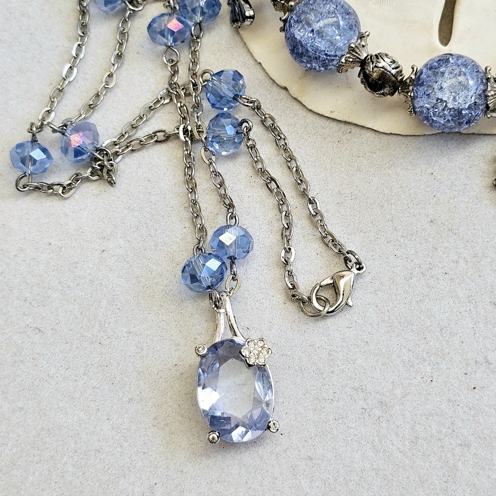 SET Blue Bead Silvertone Necklace with Blue Crackle Glass Stretch Bracelet - Picture 3 of 16